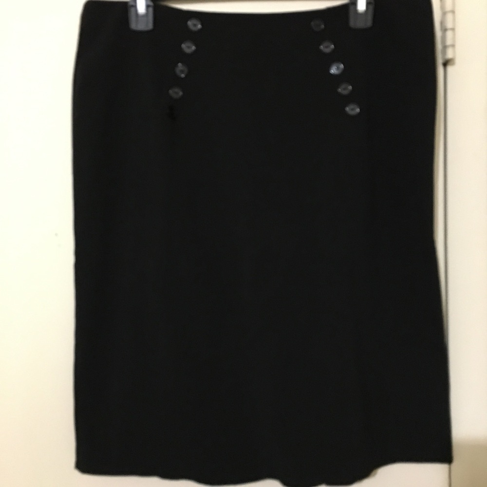3/$28❤️❤️Black skirt buttons in the front Pleats